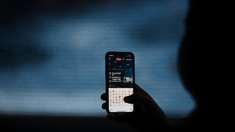 Facebook pagará multa de R$ 3 milhões por descumprir ordem de interceptação de mensagens.