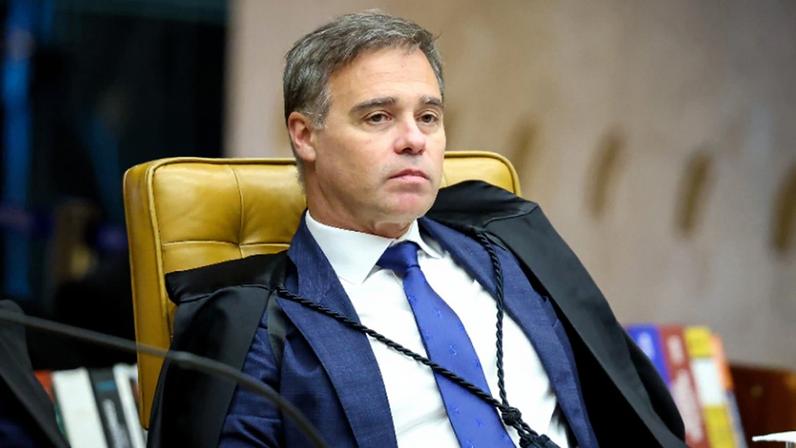Mendonça diverge de relatora e vota contra derrubar lei sobre gênero.