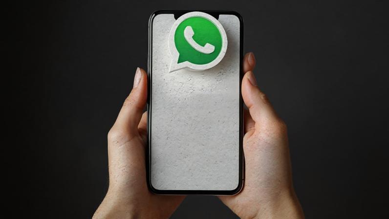 Servidora vítima de figurinha ofensiva no WhatsApp será indenizada