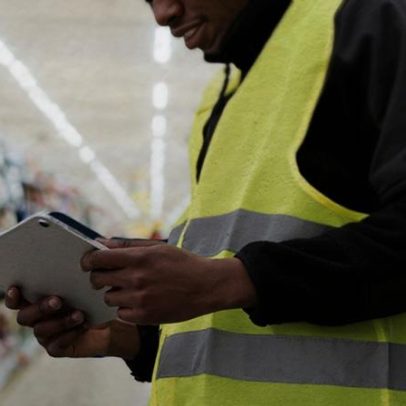 Rede de supermercados é condenada por impedir promoção de supervisor negro