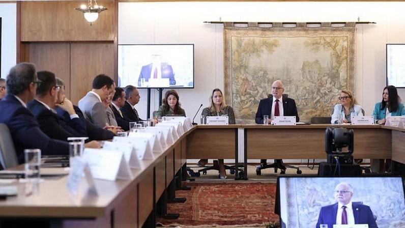 Ministro Edson Fachin, presidente do CNJ e do STF, durante reunião com representantes da Defensoria Pública.