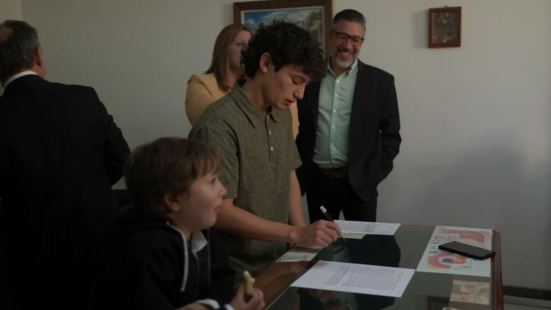 Juíza argentina se emociona ao oficializar adoção de jovem de 15 anos - Migalhas