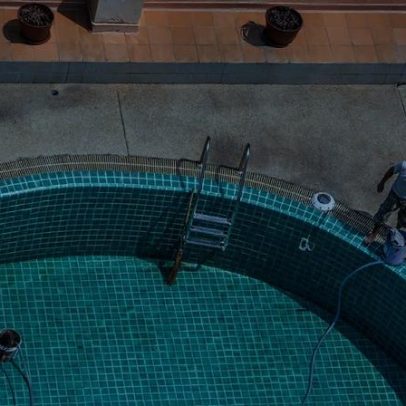 Condomínio é condenado por acidente em piscina vazia durante reforma