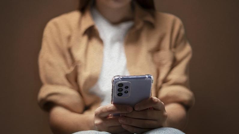 Juiz condena mulher por perseguir e difamar atual namorada do ex em redes sociais.