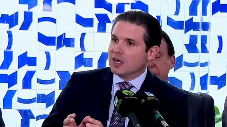 Presidente da Câmara, Hugo Motta dá entrevista