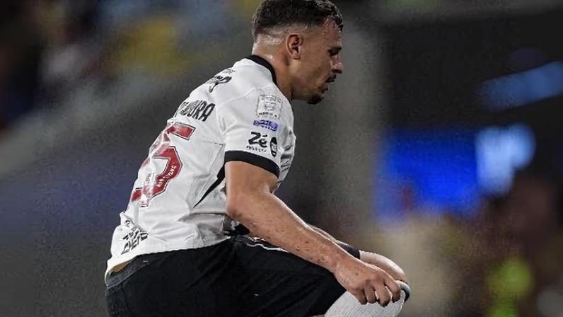 Hugo Moura comemora gol do empate do Vasco contra o Flamengo