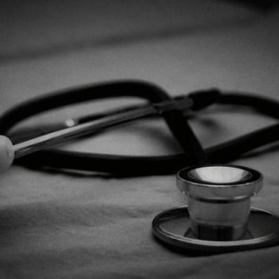 Epidemia de ebola ameaça 10 países africanos, alerta agência