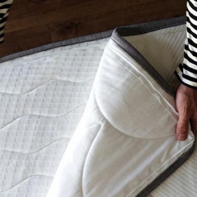 Como limpar um topper de colchão em casa, segundo especialista