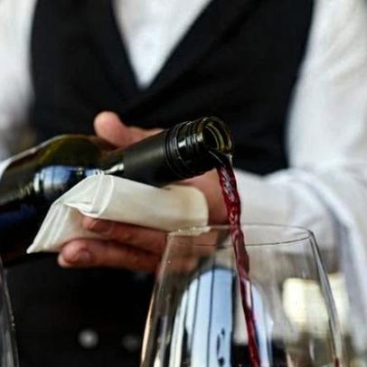 Vendas de vinho em restaurantes caem; valor e novas tendências impulsionam crescimento