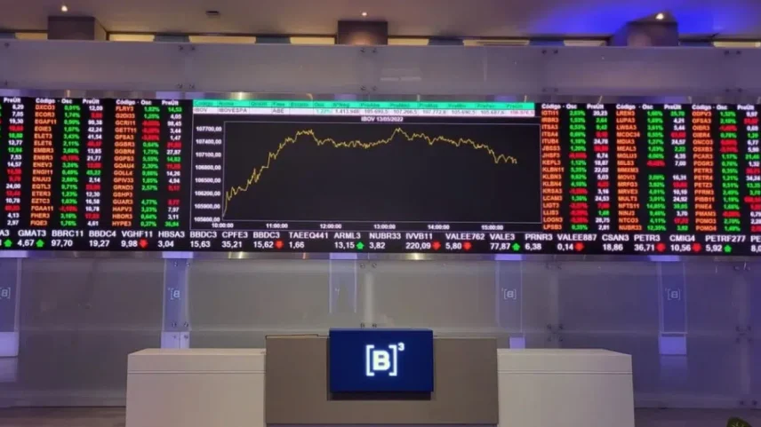 Ibovespa fecha em alta com mercado de olho em tarifas de Trump
