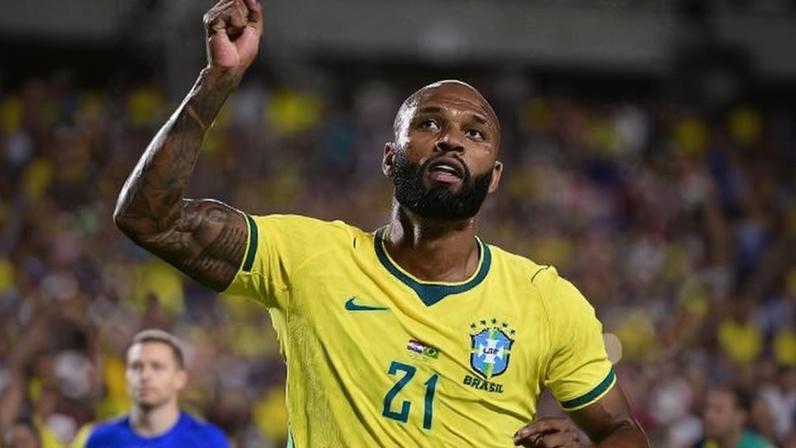 Igor Thiago comemora o segundo da seleção na vitória contra a Croácia