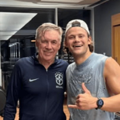 Ancelotti posa com campeão olímpico a caminho da Copa do Mundo