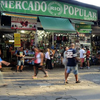 Policial aposentado é preso por esquema em camelódromo no Rio