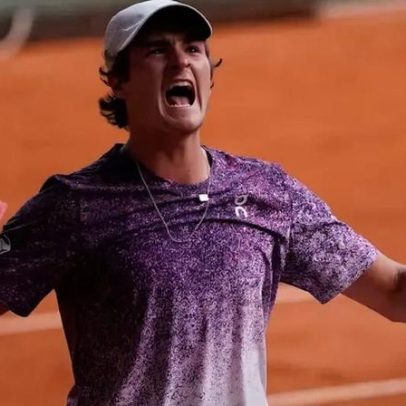 Quem segue o caminho de João Fonseca em Roland Garros