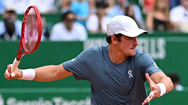 João Fonseca na derrota para Zverev em Monte Carlo (Reprodução)