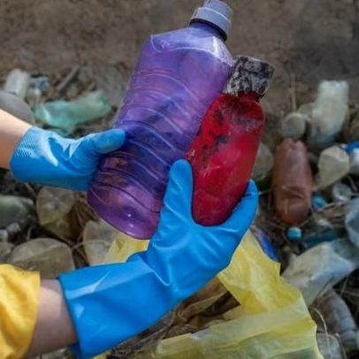 Embalagens de bebidas e alimentos são principais fontes de plástico no mundo