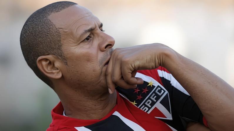 Carrasco rival, Luís Fabiano brilhou no Estádio do Pacaembu ao marcar os dois gols da virada do São Paulo por 2 a 1 contra o Corinthians em 2012. (Foto: Rubens Chiri/São Paulo FC)