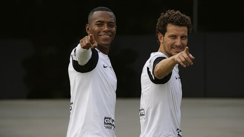Mística santista: Elano e Robinho comandaram o triunfo no Pacaembu, em uma tarde onde a tática de Luxemburgo superou o ímpeto palmeirense.