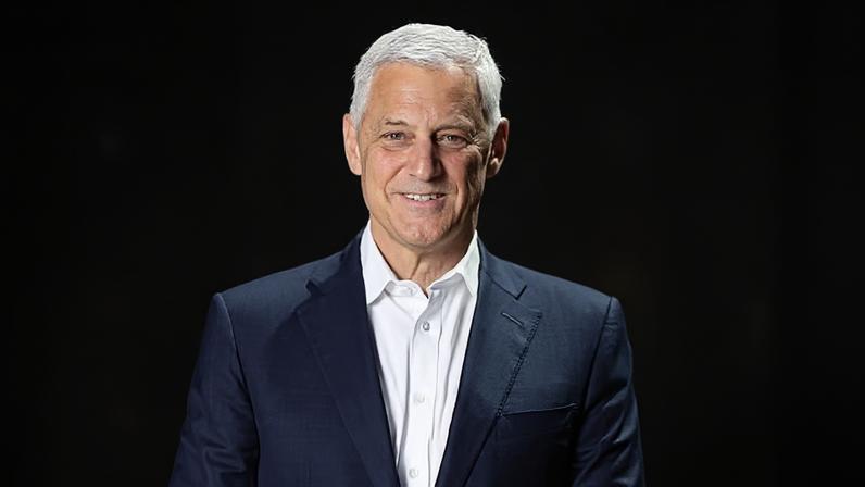 Bill Winters disse que seus comentários se referiam aos postos de trabalho que seriam substituídos pela IA. — Foto: BBC News fonte