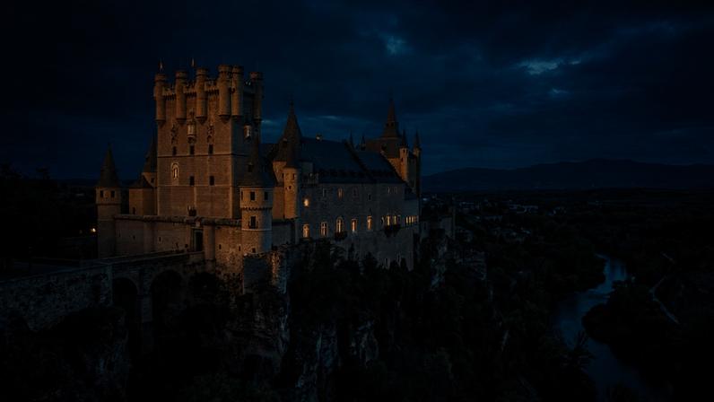 Castelo medieval do século 12 no penhasco que inspirou a Disney