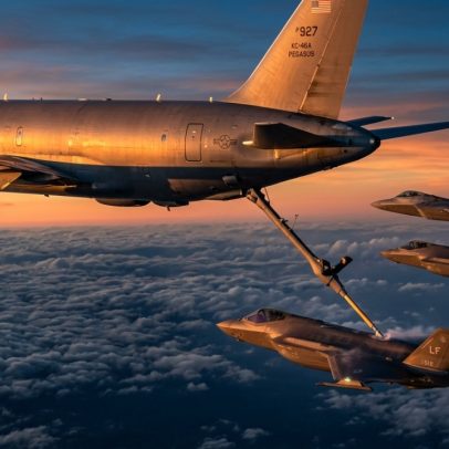 Pegasus realiza reabastecimento de alta vazão a 800 km/h sobre as nuvens