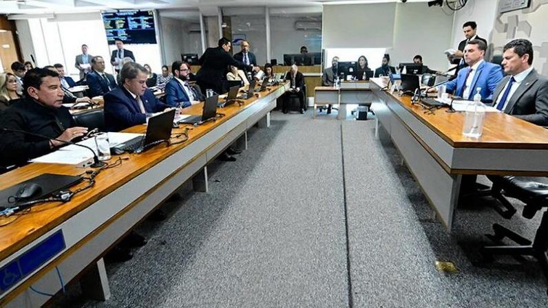 Projeto que regulamenta porte de arma para agentes de trânsito segue para CCJ