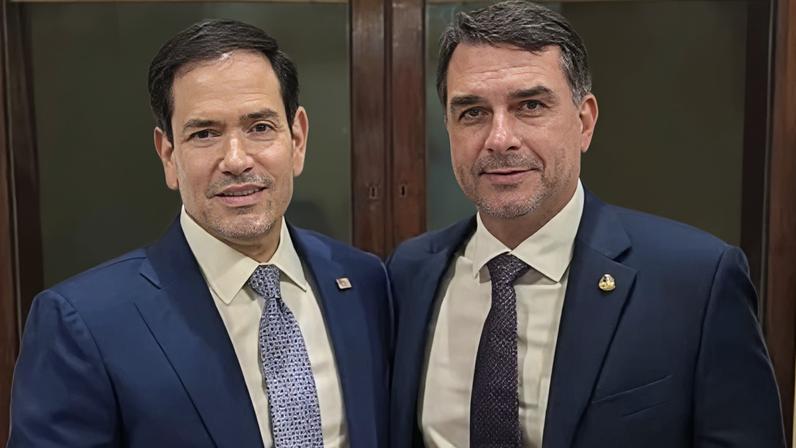 O senador Flávio Bolsonaro e o secretario de estado dos Estados Unidos Marco Rubio