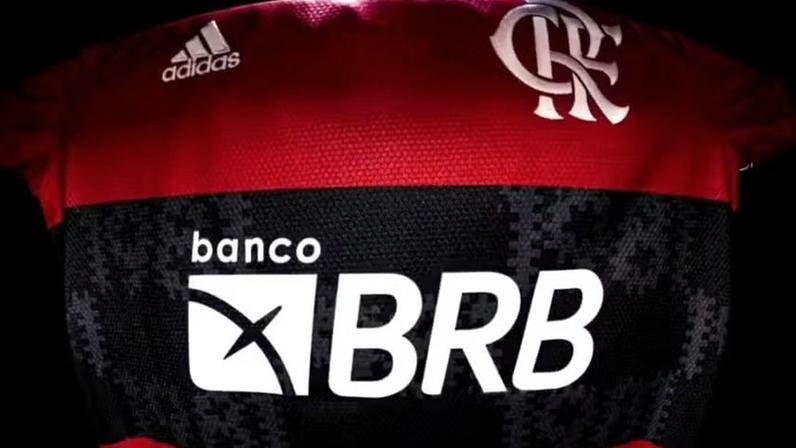 Camiseta mostra patrocínio do BRB ao Flamengo — Foto: Reprodução/g1