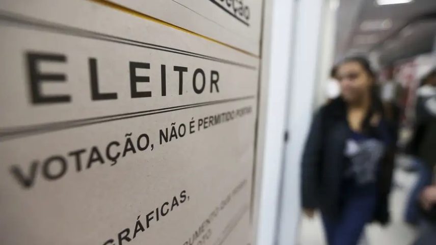 Eleitores votam no colégio São Luís, em São Paulo, em 2018