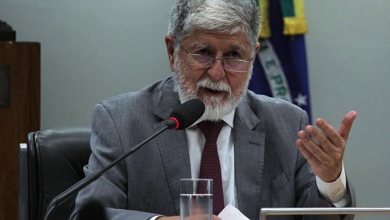 Assessor-Chefe da Assessoria Especial do Presidente da República, Celso Amorim durante audiência na Comissão de Relações Exteriores e de Defesa Nacional da Câmara dos Deputados
