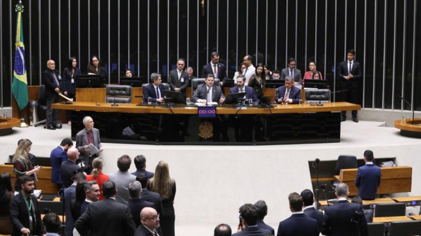 Plenário da Câmara durante sessão do Congresso