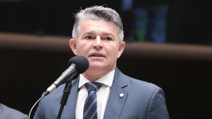José Medeiros pede informações sobre cadeia de custódia e apuração de responsabilidade. (Foto: Bruno Spada / Câmara dos Deputados)