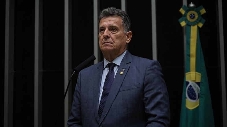 Câmara aprova projeto que regulamenta jornada de PMs e bombeiros
