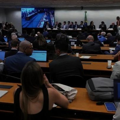 Relatório da 6×1 prevê 40h semanais, 14 meses de transição e sem redução