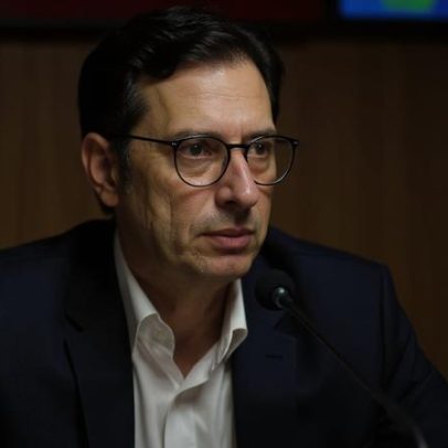 PEC da 6×1: deputado adia leitura do relatório final
