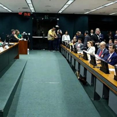 Quem votou contra o relatório da PEC que põe fim à 6×1 e reduz a jornada