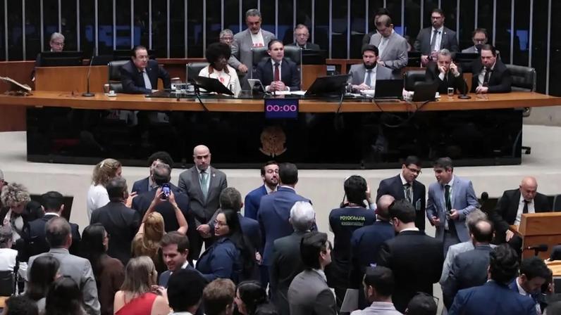 Deputados votam PEC pelo fim da escala 6x1 na Câmara. Foto: Agência Câmara