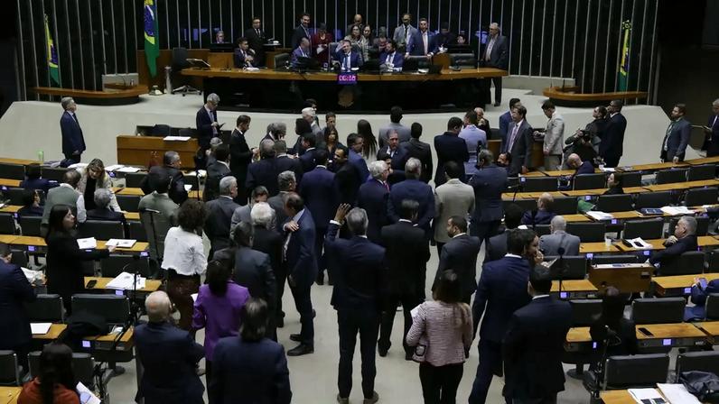 Para críticos, as decisões ampliam brechas no controle sobre recursos públicos e consolidam uma "farra eleitoral" chancelada por praticamente todo o sistema político -