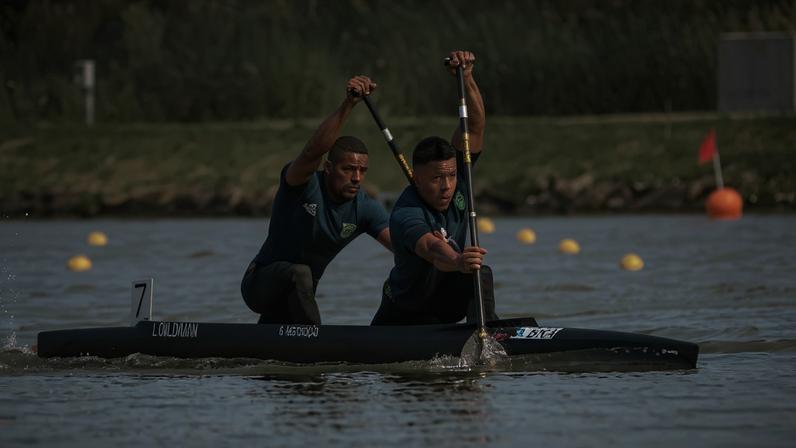 Jacky Godmann e Gabriel Assunção vão ao pódio no C2 500m em Szeged, na Hungria. Foto: @braca_paddles