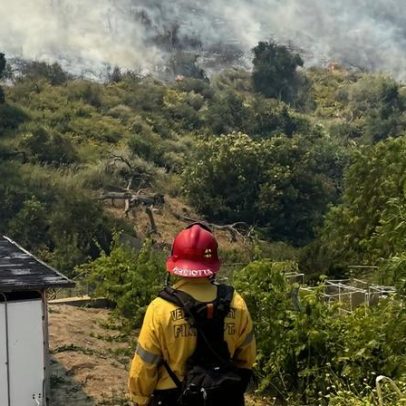 Incêndio florestal ameaça milhares de casas na Califórnia