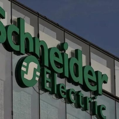 IA reduz desperdício e perdas na fábrica da Schneider sem demissões