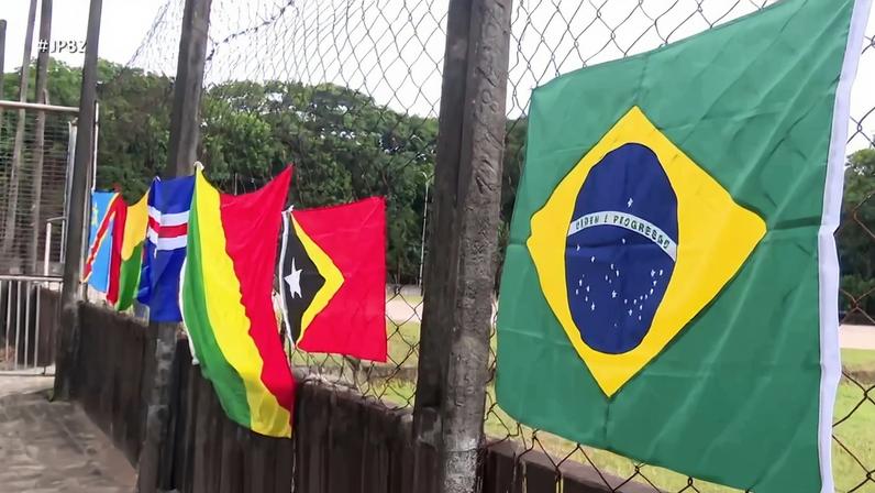 Imigrantes africanos participam de torneio festivo para celebrar o Dia da África — Foto: Reprodução/TV Cabo Branco