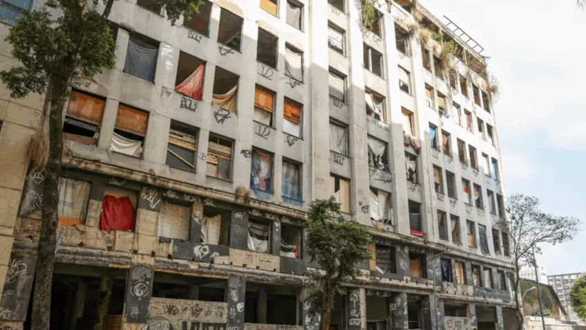Pela proposta, o governo local torna-se dono do imóvel imediatamente após o fim do processo administrativo