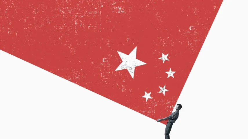 Figura humana em preto e branco segura uma superfície triangular branca contra um fundo vermelho com estrelas, remetendo à bandeira da China.