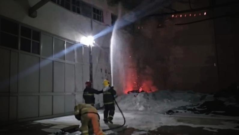 Incêndio atinge depósito de materiais de construção em Pirapora