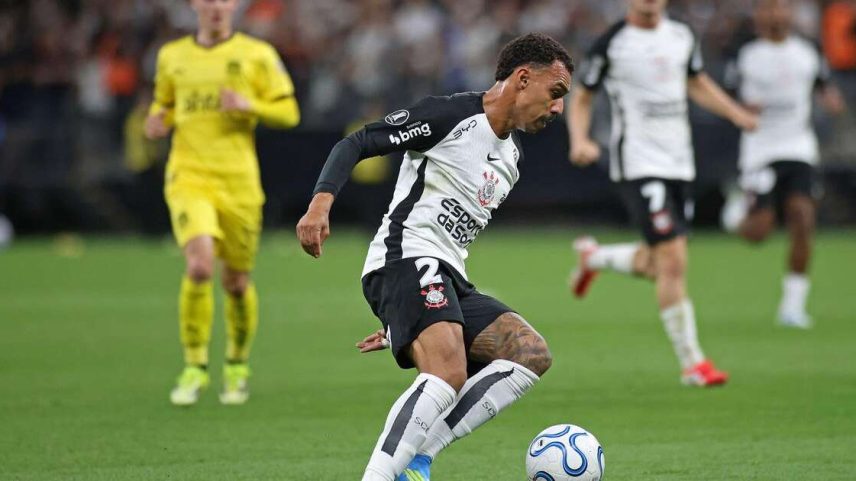Matheuzinho (Corinthians) durante jogo contra o Peñarol, no dia 30.04.2026.