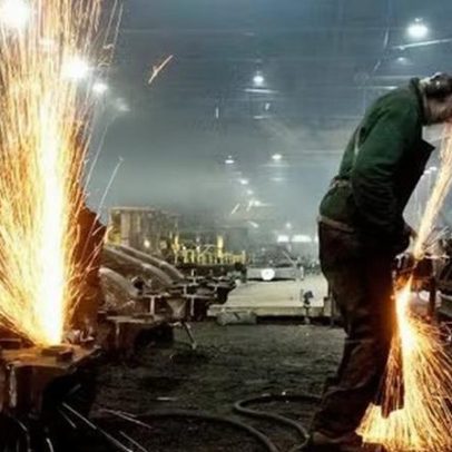 PMI industrial dos EUA sobe para 54,5 em abril, maior desde 2022