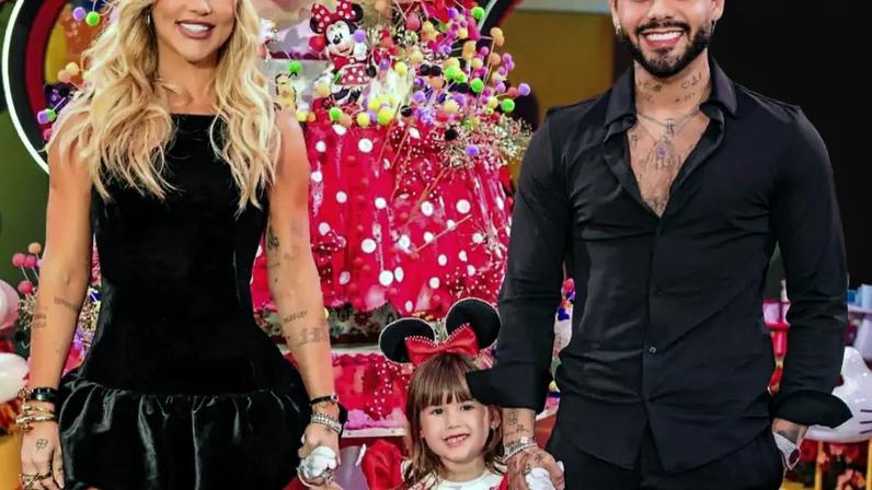 Virginia posa com Maria Alice e Zé Felipe em festa