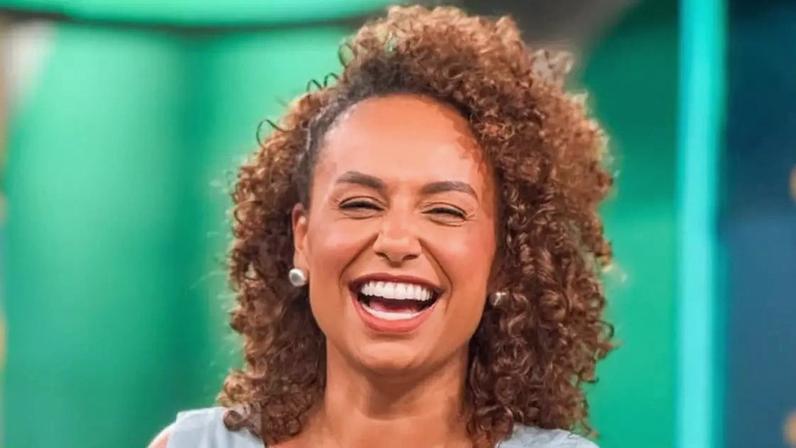 Karine Alves elogia Marta, defende renovação na Seleção feminina