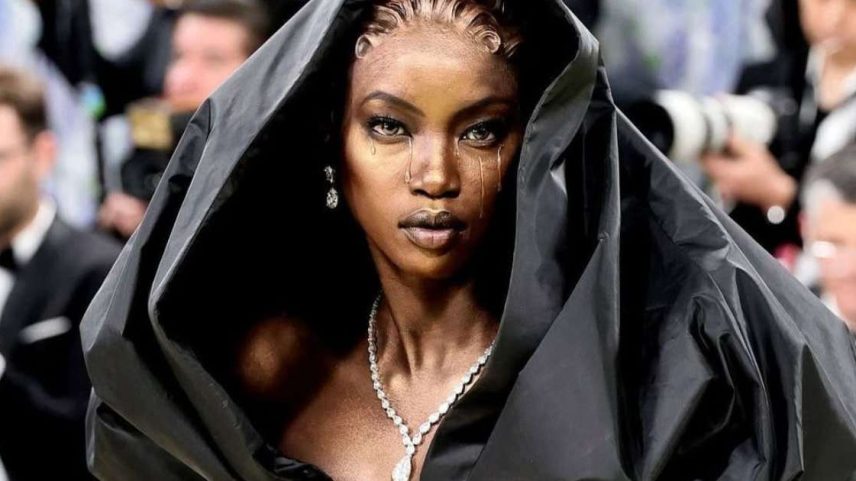 Anok Yai chegando ao Met Gala 2026